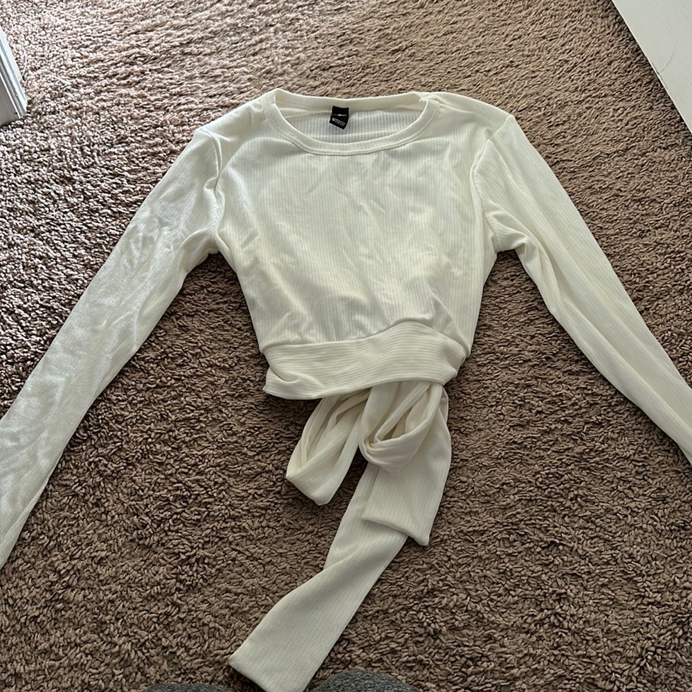 White crop top long sleeve